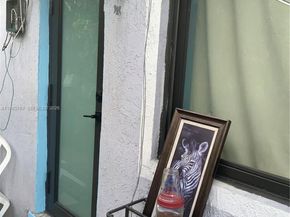 896 NW 103rd St, Miami FL 33150