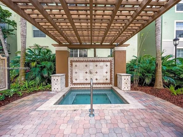 1900 Van Buren St 206B, Hollywood FL 33020