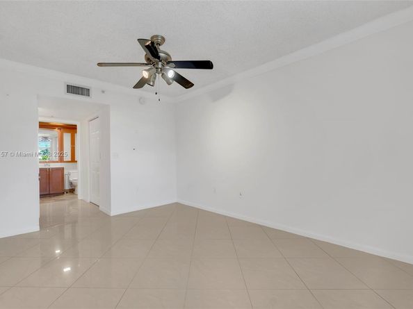 1900 Van Buren St 206B, Hollywood FL 33020