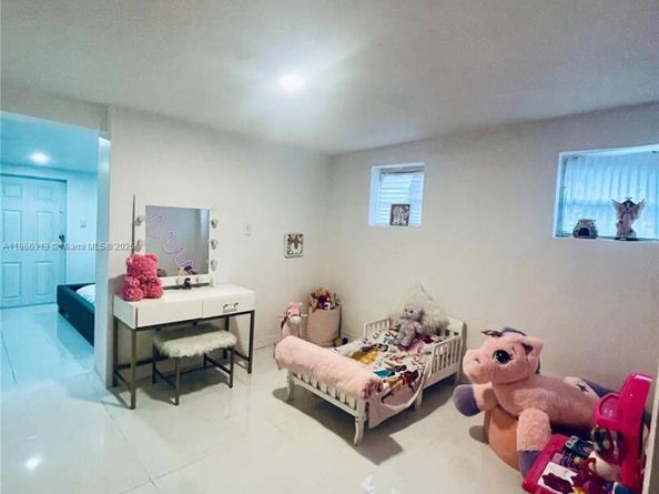 2751 NW 99th St, Miami FL 33147