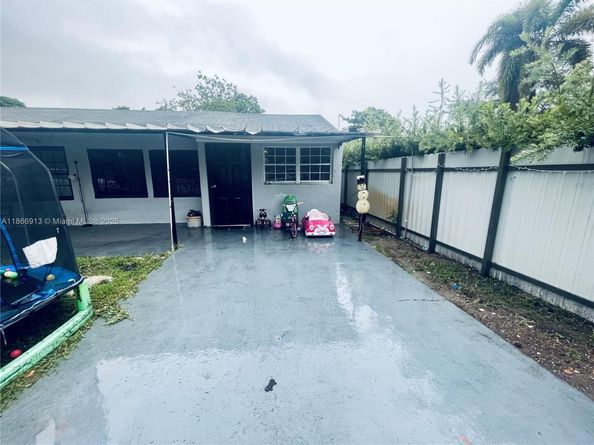 2751 NW 99th St, Miami FL 33147