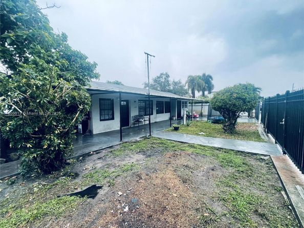 2751 NW 99th St, Miami FL 33147