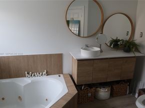 5862 NW 113th Pl, Doral FL 33178