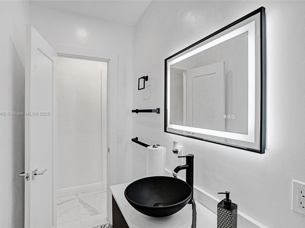 1285 NW 86th St, Miami FL 33147