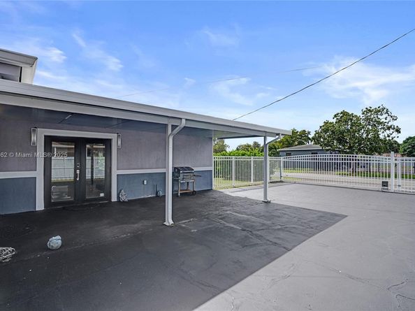 1285 NW 86th St, Miami FL 33147