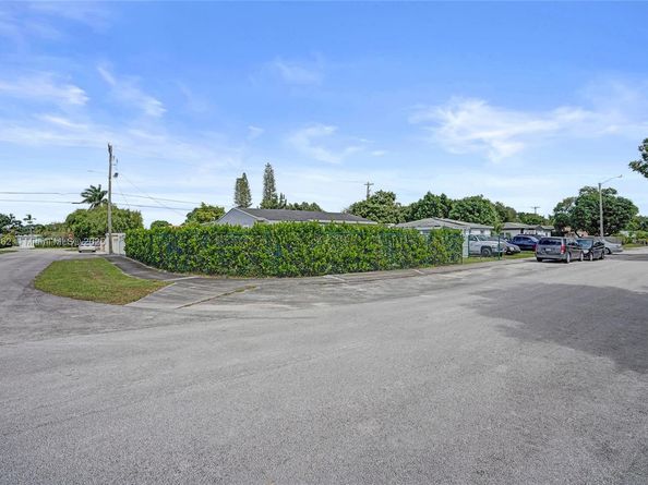 1285 NW 86th St, Miami FL 33147