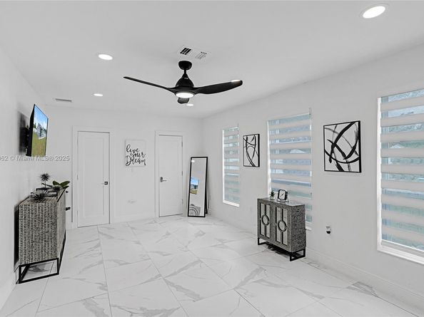 1285 NW 86th St, Miami FL 33147