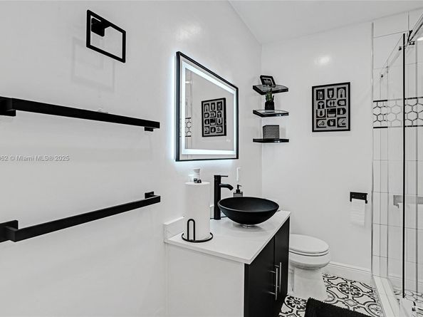 1285 NW 86th St, Miami FL 33147