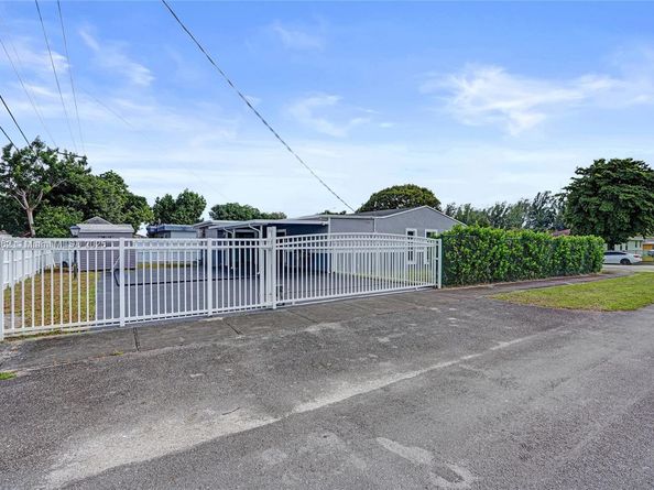 1285 NW 86th St, Miami FL 33147