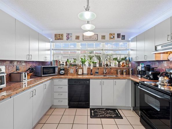 49 Majorca Ave 203, Coral Gables FL 33134