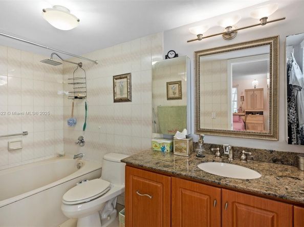 49 Majorca Ave 203, Coral Gables FL 33134