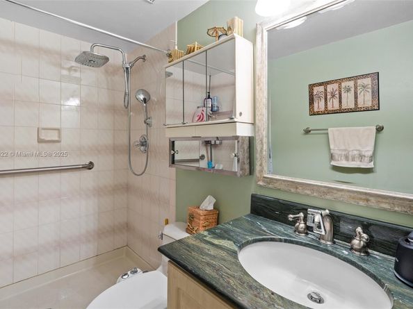 49 Majorca Ave 203, Coral Gables FL 33134
