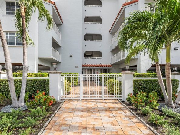 49 Majorca Ave 203, Coral Gables FL 33134