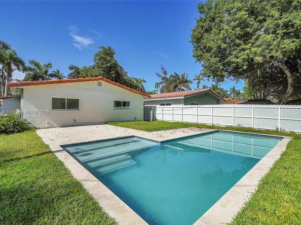 1070 Tyler St, Hollywood FL 33019