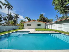 1070 Tyler St, Hollywood FL 33019