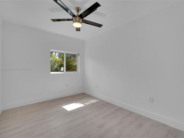 1070 Tyler St, Hollywood FL 33019