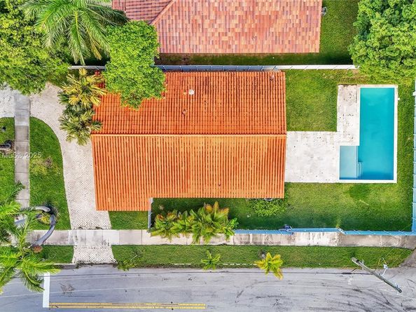 1070 Tyler St, Hollywood FL 33019