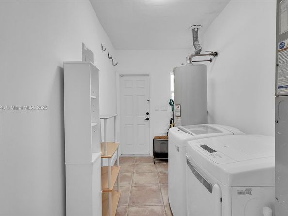 1070 Tyler St, Hollywood FL 33019