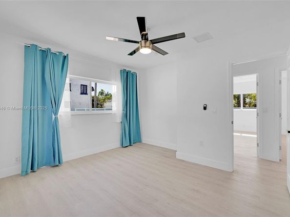 1070 Tyler St, Hollywood FL 33019