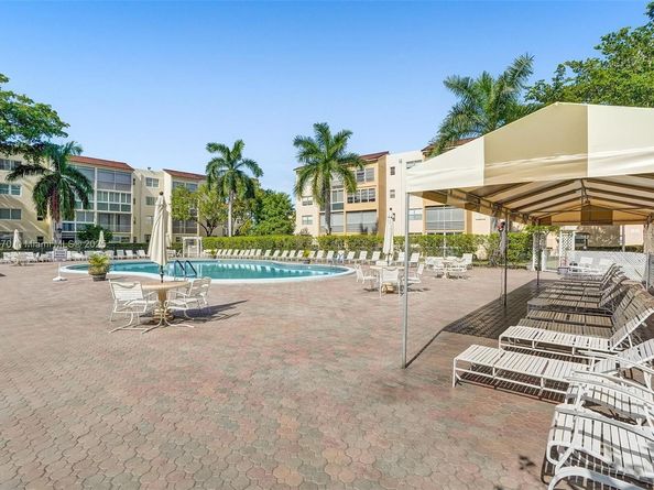 2811 Somerset Dr 405, Lauderdale Lakes FL 33311