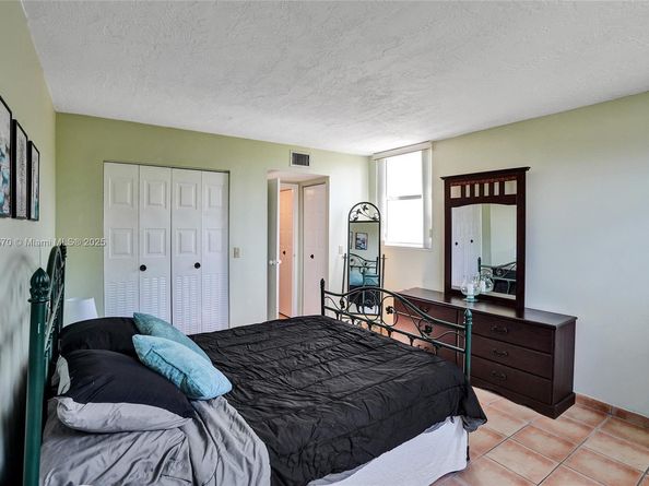 2811 Somerset Dr 405, Lauderdale Lakes FL 33311