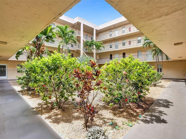 2811 Somerset Dr 405, Lauderdale Lakes FL 33311