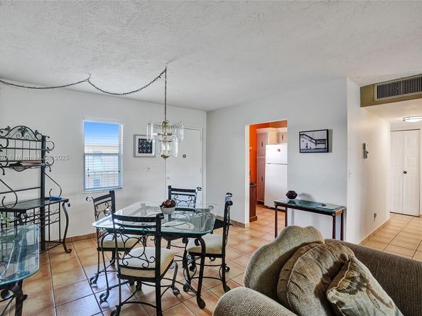 2811 Somerset Dr 405, Lauderdale Lakes FL 33311