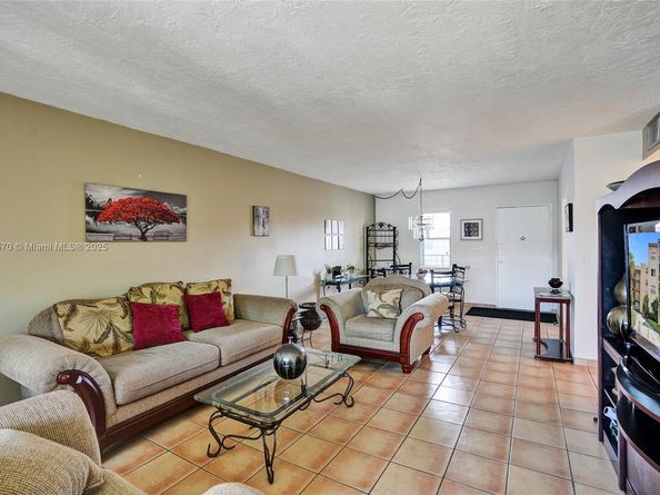 2811 Somerset Dr 405, Lauderdale Lakes FL 33311