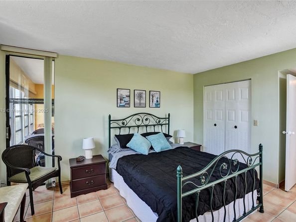 2811 Somerset Dr 405, Lauderdale Lakes FL 33311