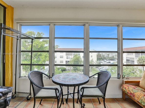 2811 Somerset Dr 405, Lauderdale Lakes FL 33311