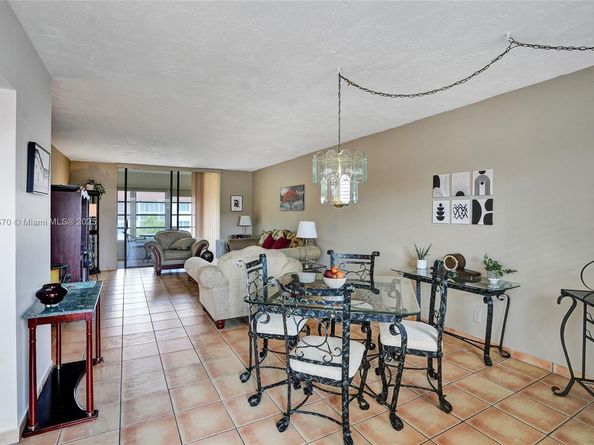 2811 Somerset Dr 405, Lauderdale Lakes FL 33311