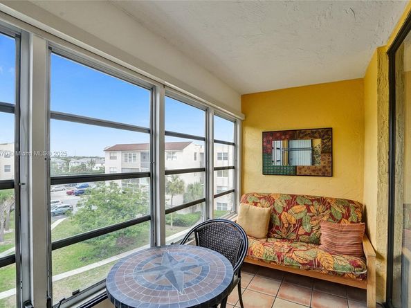 2811 Somerset Dr 405, Lauderdale Lakes FL 33311