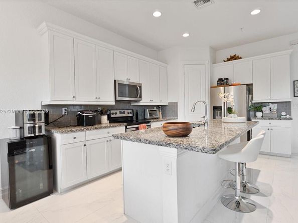 11326 SW 16th St, Pembroke Pines FL 33025