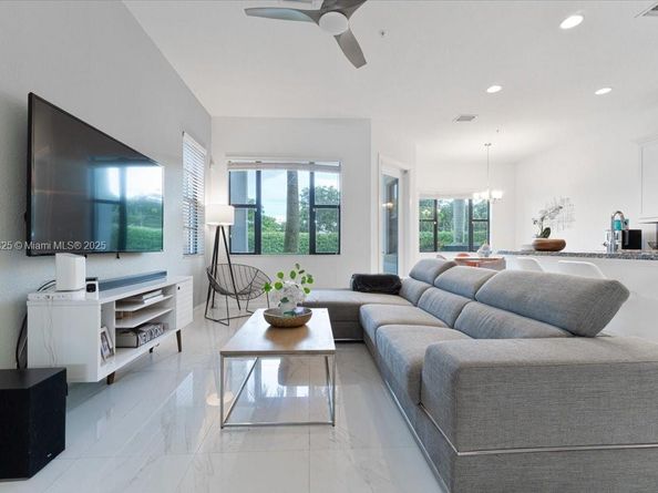 11326 SW 16th St, Pembroke Pines FL 33025