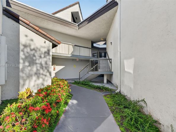 9429 Fontainebleau Blvd 20133, Miami FL 33172