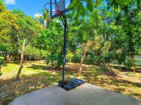 1420 NE 137th St, North Miami FL 33161