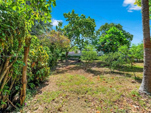 1420 NE 137th St, North Miami FL 33161