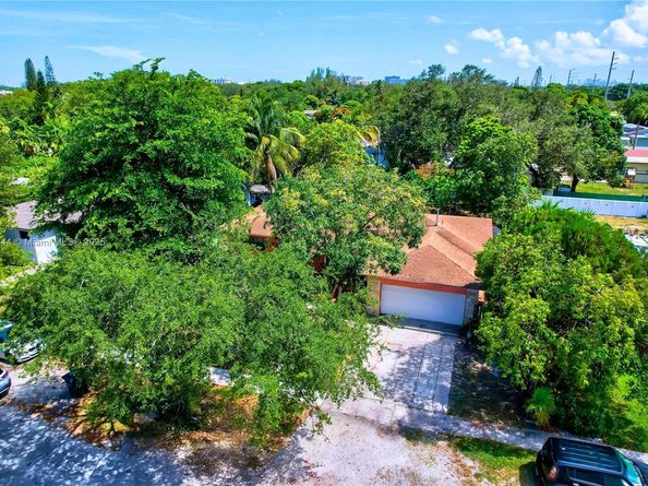 1420 NE 137th St, North Miami FL 33161