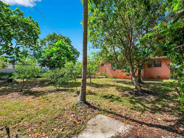 1420 NE 137th St, North Miami FL 33161