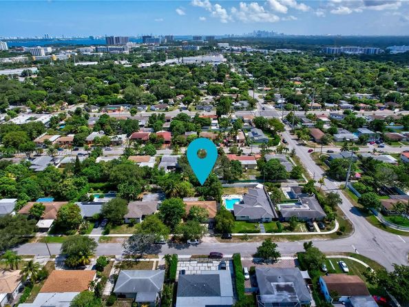 1420 NE 137th St, North Miami FL 33161