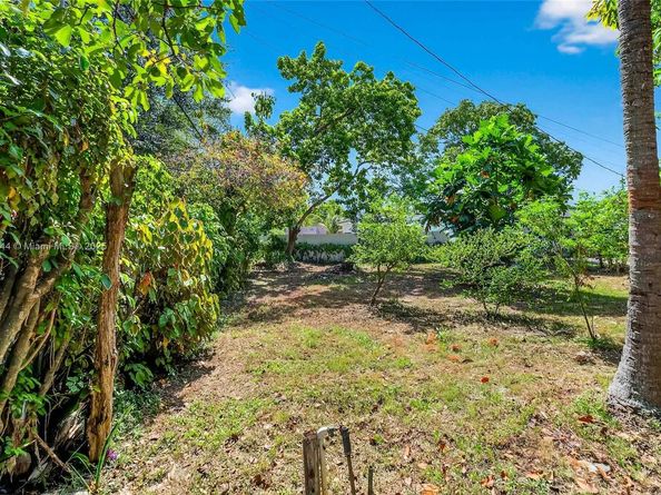 1420 NE 137th St, North Miami FL 33161