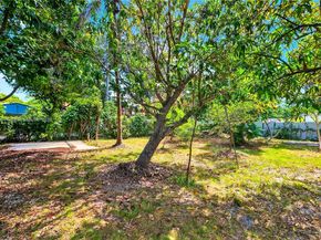 1420 NE 137th St, North Miami FL 33161
