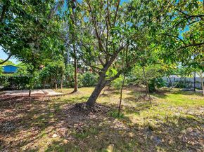 1420 NE 137th St, North Miami FL 33161