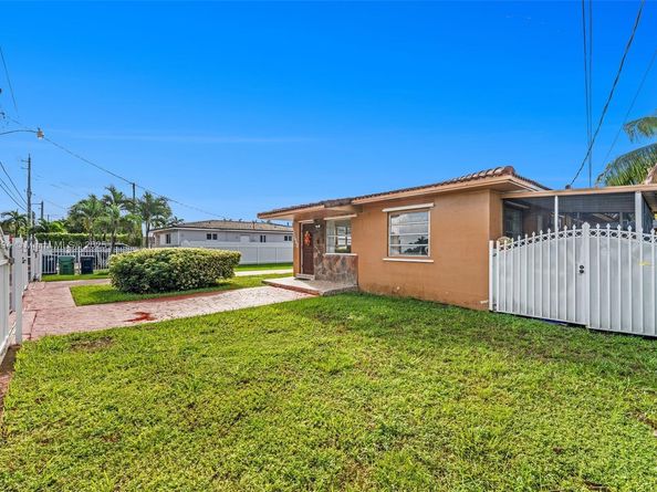 8820 SW 27th St, Miami FL 33165