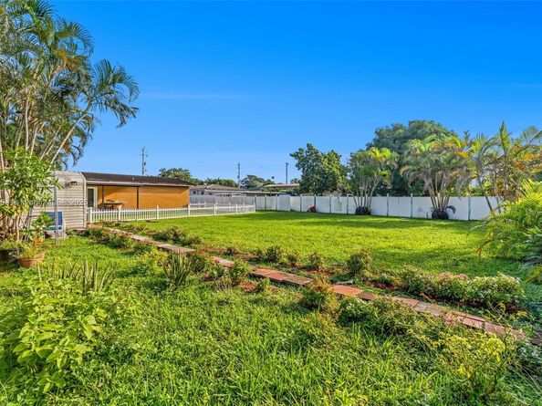8820 SW 27th St, Miami FL 33165