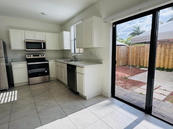 1220 NE 5th Ct, Florida City FL 33034