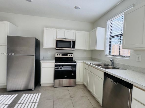 1220 NE 5th Ct, Florida City FL 33034