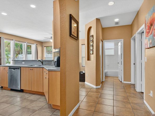 2215 Portofino Ave, Homestead FL 33033