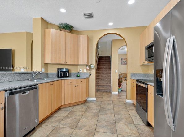 2215 Portofino Ave, Homestead FL 33033