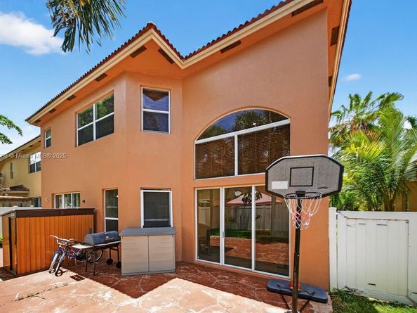 2215 Portofino Ave, Homestead FL 33033